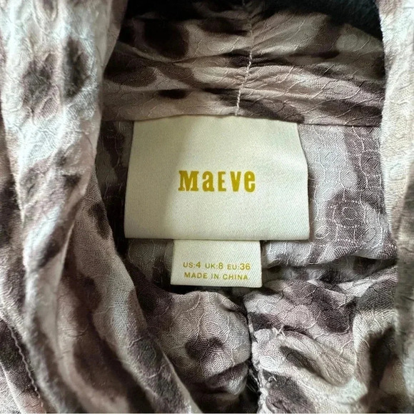 MaEVe | ANIMAL PRINT SHORT SLEEVE BLOUSE PLEATS BUTTON UP NECK | SIZE: 4 - Picture 12 of 12